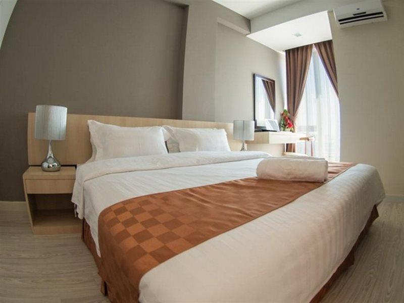 Sky Hotel Kota Kinabalu Buitenkant foto