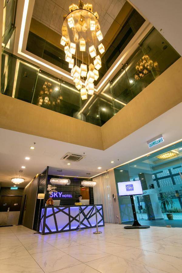 Sky Hotel Kota Kinabalu Buitenkant foto