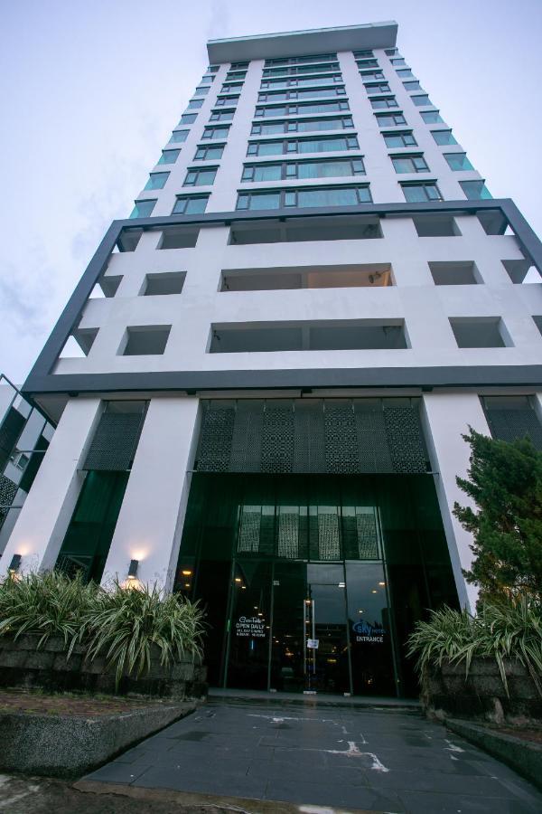 Sky Hotel Kota Kinabalu Buitenkant foto